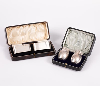 Lot 37 - A pair of silver napkin rings