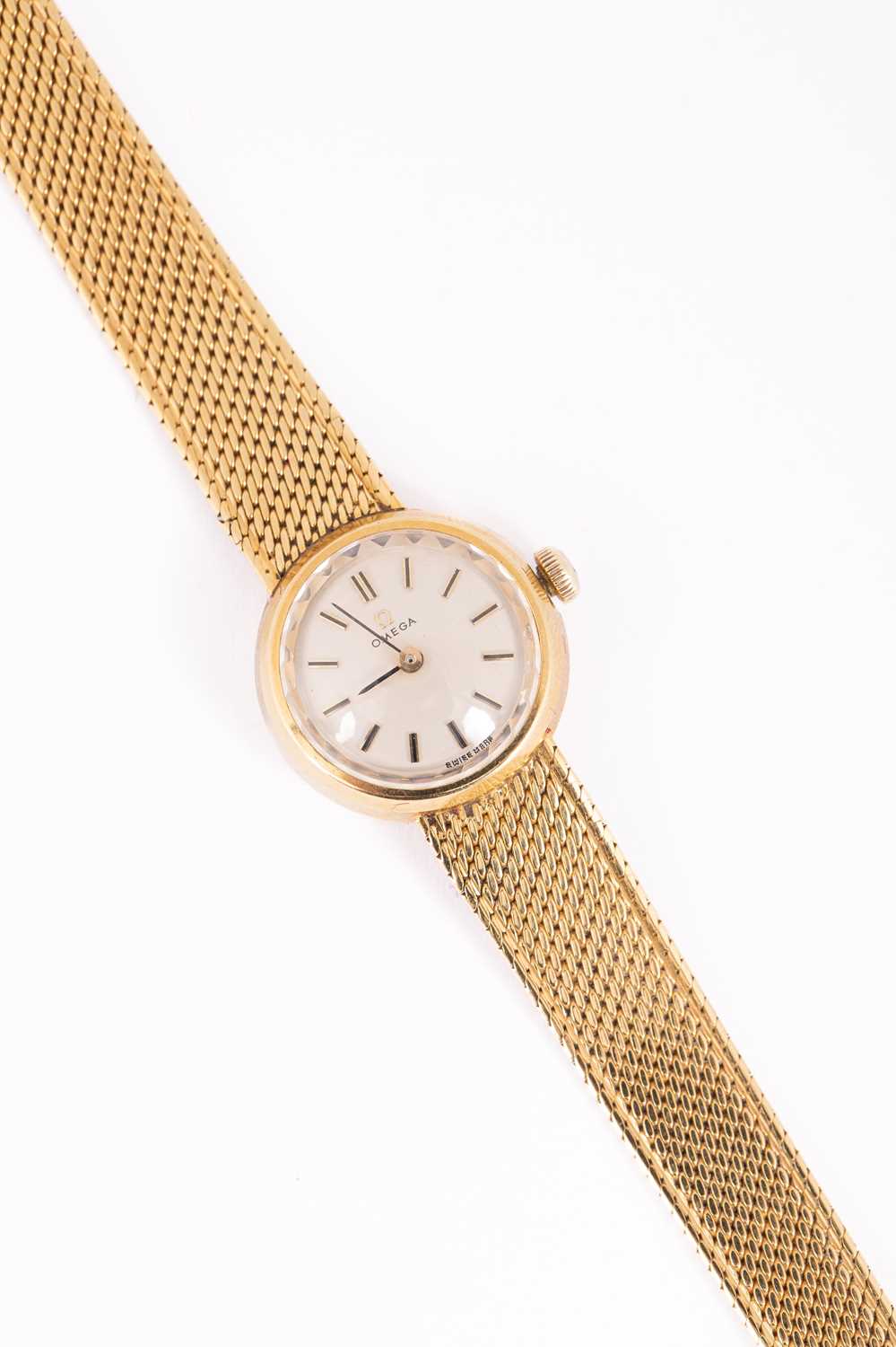 Lot 42 - A lady's Omega wristwatch
