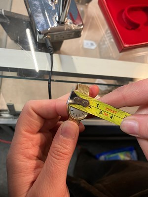 Lot 42 - A lady's Omega wristwatch