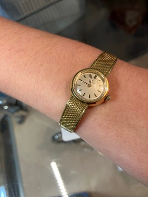 Lot 42 - A lady's Omega wristwatch