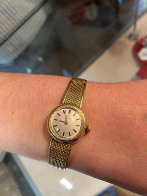 Lot 42 - A lady's Omega wristwatch