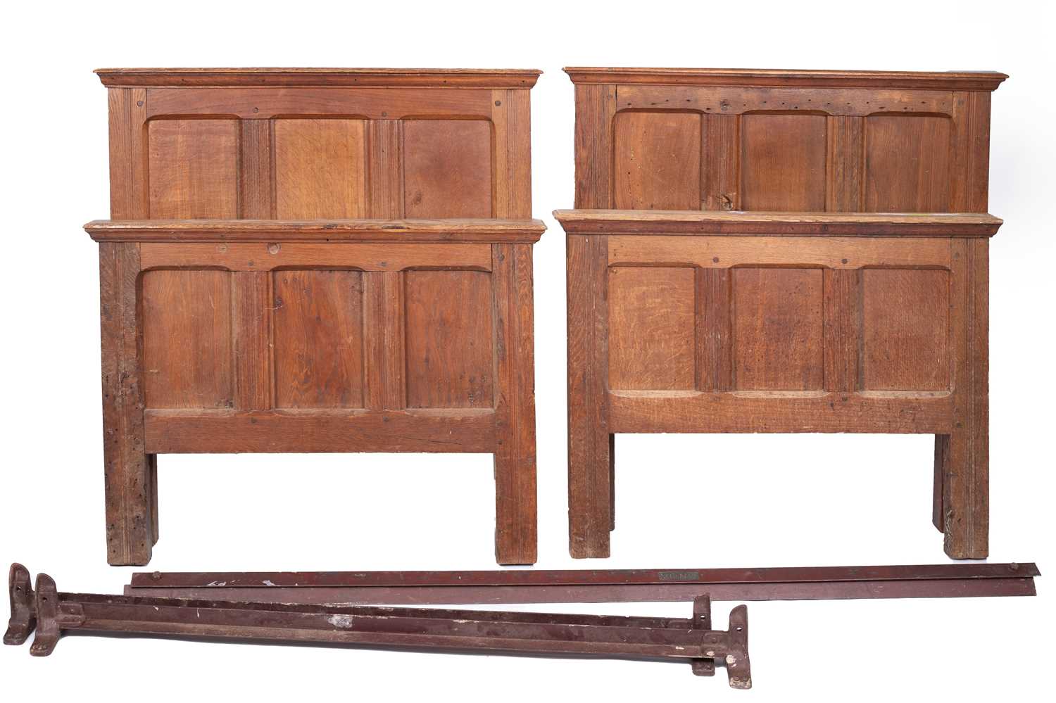 Lot 41 - Gordon Russell (1892-1980)