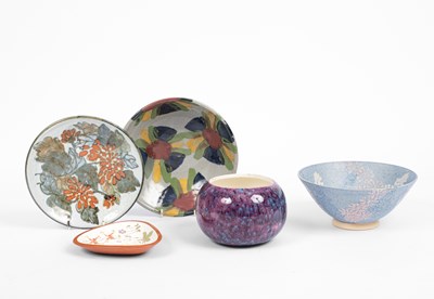 Lot 389 - A quantity of studio pottery