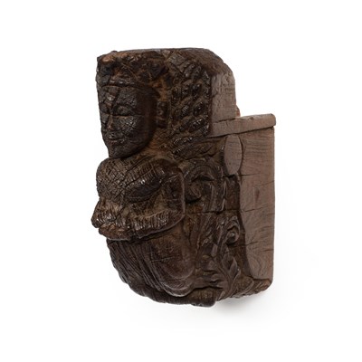 Lot 940 - A carved oak corbel