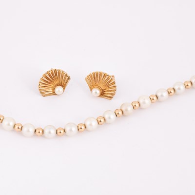 Lot 21 - A 9ct gold and cultured pearl beaded necklace