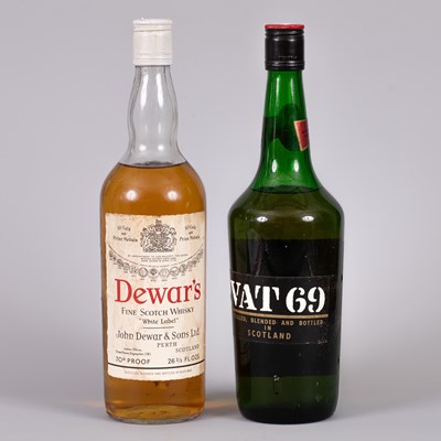 Lot 271 - Whisky: A bottle of Dewar's White Label Fine Scotch Whisky