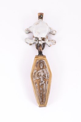 Lot 91 - A 19th Century memento mori pendant