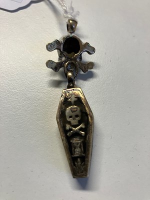 Lot 91 - A 19th Century memento mori pendant
