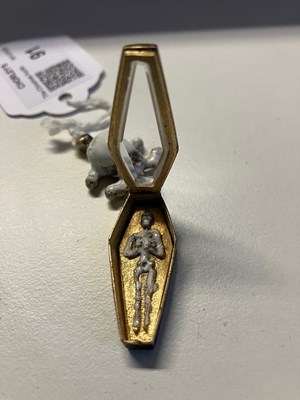 Lot 91 - A 19th Century memento mori pendant