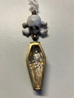 Lot 91 - A 19th Century memento mori pendant