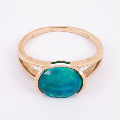 Lot 55 - A blue opal ring