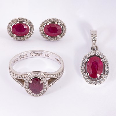 Lot 28 - The Diamond Store ruby and diamond suite