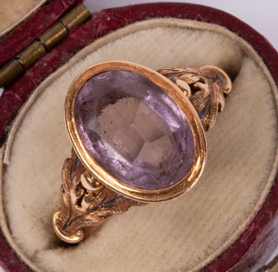 Lot 41 - A 19th Century Continental yellow gold and amethyst ring