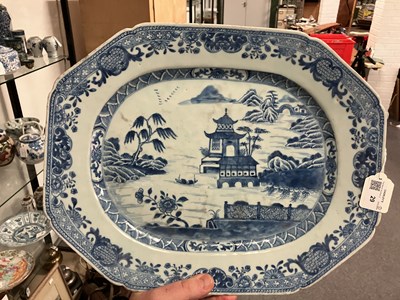 Lot 29 - A Chinese export blue and white tureen and cover