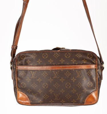 Lot 259 - A Louis Vuitton crossbody bag