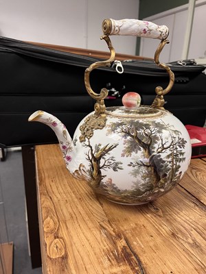 Lot 222 - A Meissen globular kettle